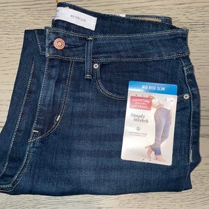 Levi Signature Mid Rise Slim Jeans